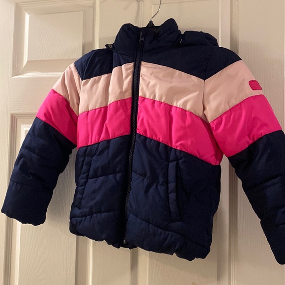 Gap kids puffer jacket with removable hood. Size S. Excellent condition. - Picture 1 of 3